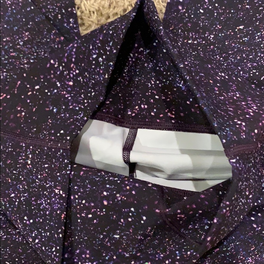 Lululemon legging size 4 never worn! - Picture 6 of 6